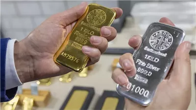 هبوط حاد في أسعار الذهب والفضة مع صعود الدولار وترقب الوظائف الأمريكية