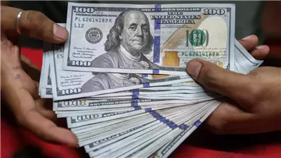 الدولار يحافظ على مكاسبه.. هل تستمر قوة العملة الأمريكية؟