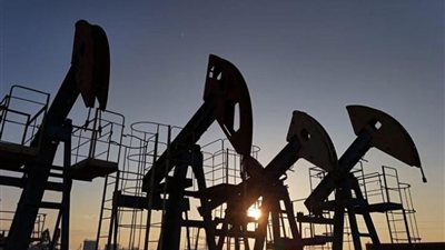 مضيق هرمز يشعل الأسواق العالمية.. أسعار النفط تقفز فوق 82 دولارًا للبرميل