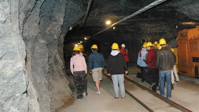 المغرب يطرح 361 موقعاً للتنقيب عن الذهب والفضة والنحاس في تافيلالت وفكيك