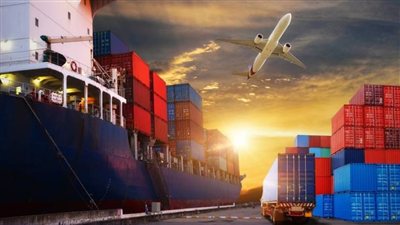 معركة الاستقلال: كيف تعيد الرسوم الجمركية رسم العلاقة بين البيت الأبيض والفيدرالي؟