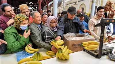الموز يغيب عن موائد التونسيين في رمضان.. والأسعار تحوله إلى فاكهة الأغنياء