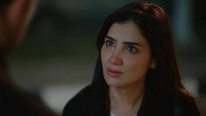 وفاة والد مي عمر