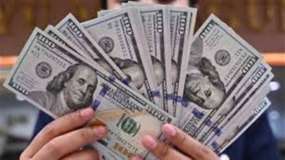 الدولار يتراجع أمام اليورو والإسترليني وسط تغيرات جيوسياسية